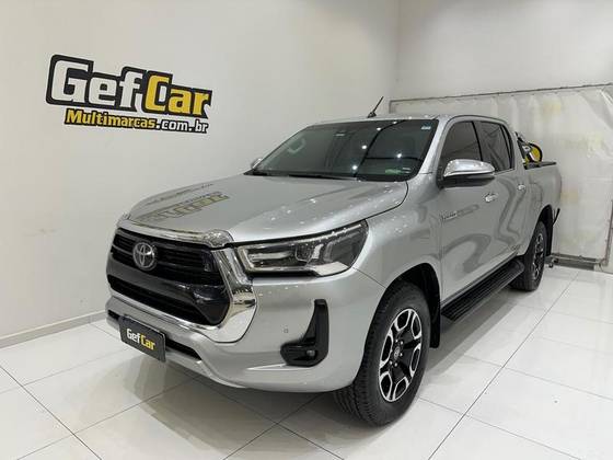 TOYOTA HILUX 2.8 D-4D TURBO DIESEL CD SRX 4X4 AUTOMÁTICO